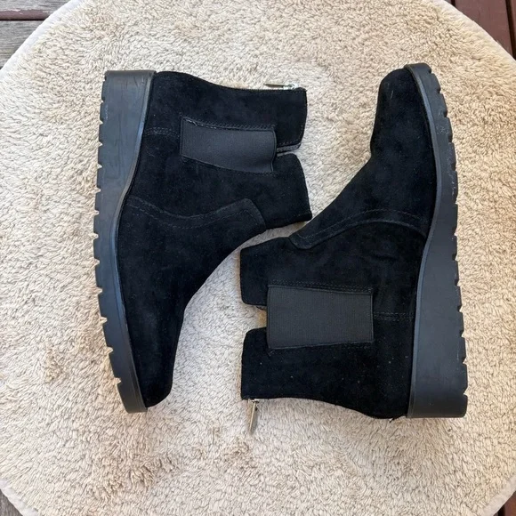 Adrianne Vittadini Black Suede Ankle Women's Chelsea Boots sz 8 - Picture 2 of 8